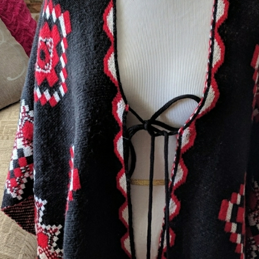 Relativity Patterned Winter Pancho Arm Holes - image 4